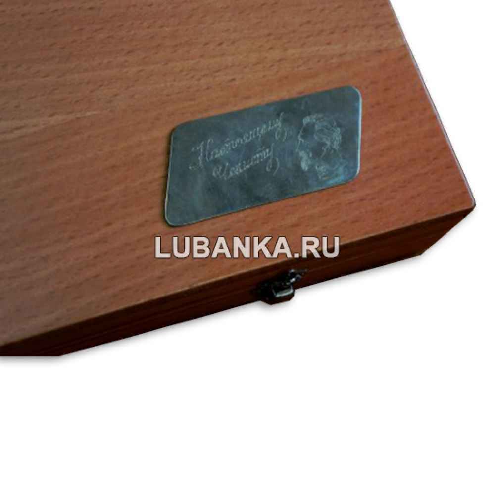 Книга «Настоящему Чекисту и обложка на водительское удостоверение» в подарочном коробе